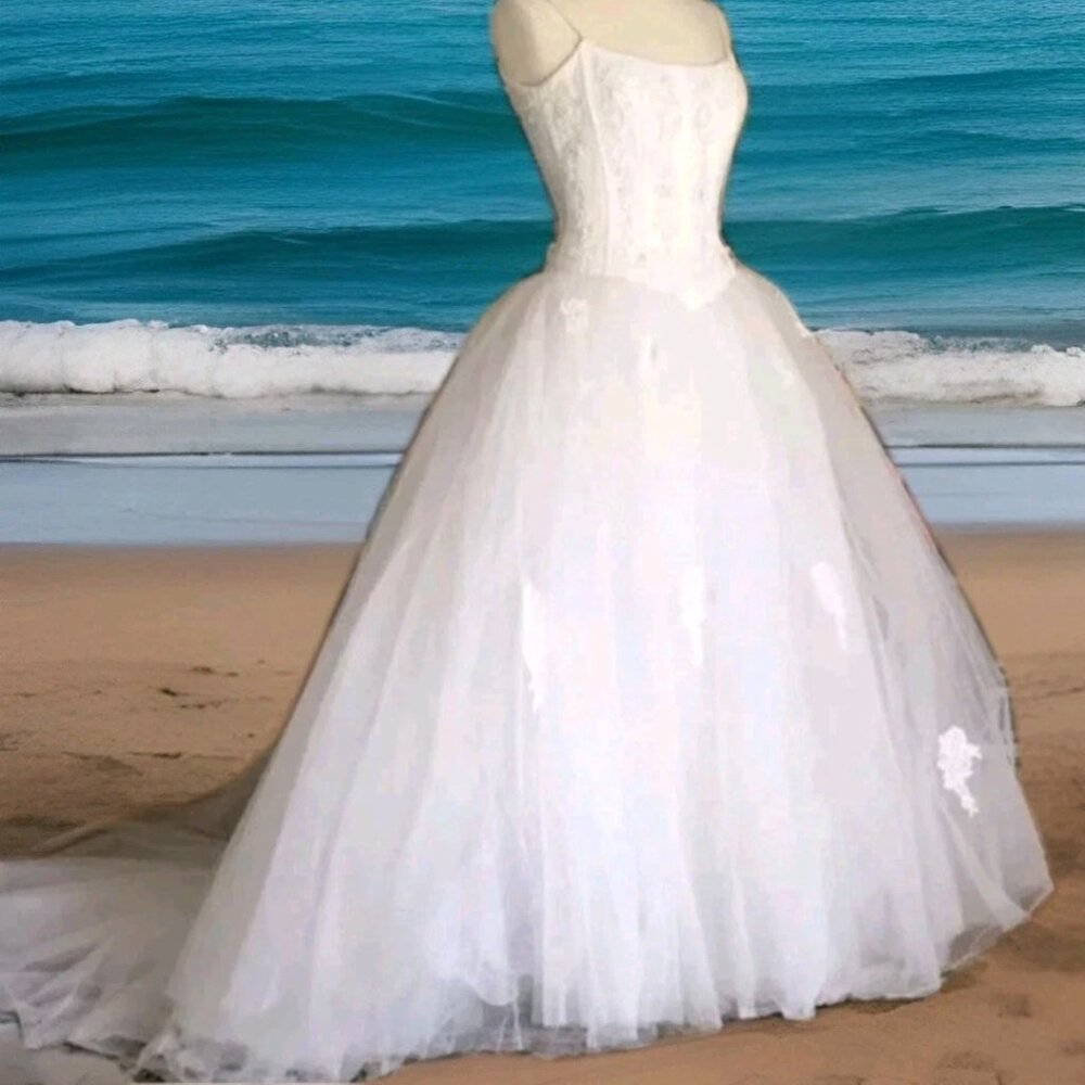 Elegant Oleg Cassini Wedding Dress/Timeless Ballgown; Veil/Tiara Available